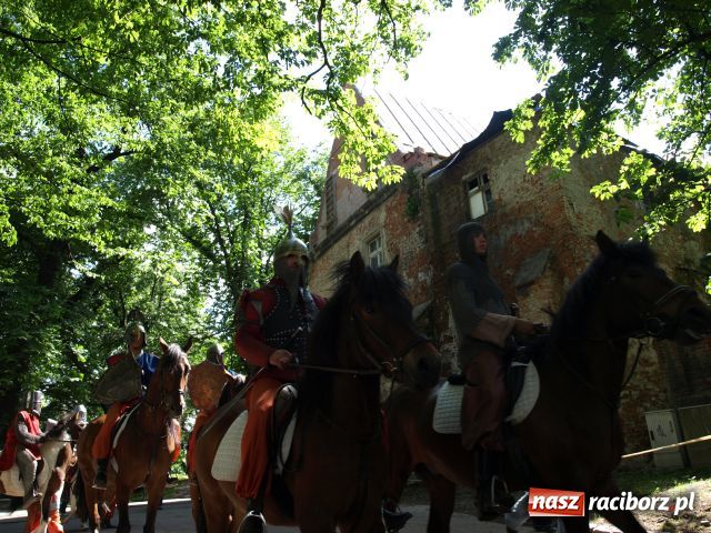 Zdjęcie w galerii na portalu naszraciborz.pl: Strasburger zagrał mnicha wiadomości z regionu