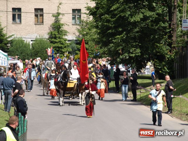 Zdjęcie w galerii na portalu naszraciborz.pl: Strasburger zagrał mnicha wiadomości z regionu