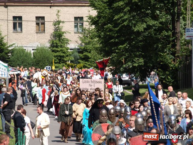 Zdjęcie w galerii na portalu naszraciborz.pl: Strasburger zagrał mnicha wiadomości z regionu