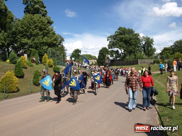 Zdjęcie w galerii na portalu naszraciborz.pl: Strasburger zagrał mnicha wiadomości z regionu