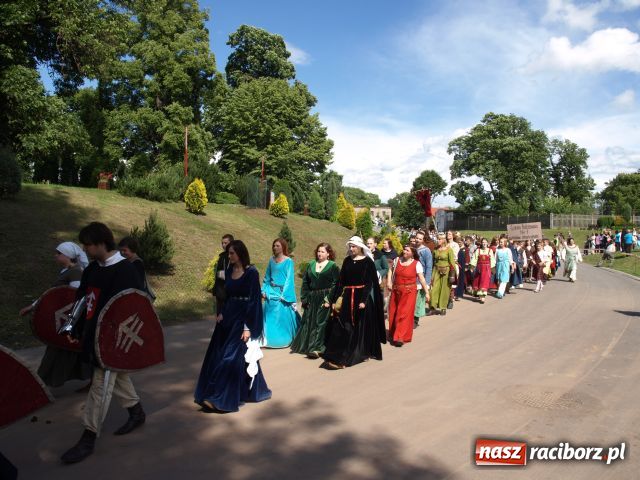 Zdjęcie w galerii na portalu naszraciborz.pl: Strasburger zagrał mnicha wiadomości z regionu