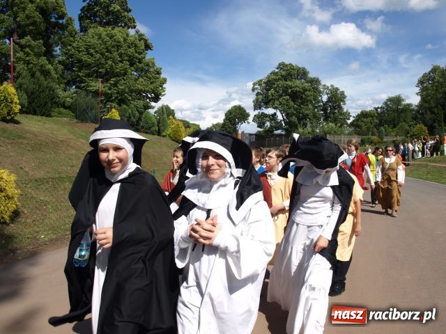 Zdjęcie w galerii na portalu naszraciborz.pl: Strasburger zagrał mnicha wiadomości z regionu