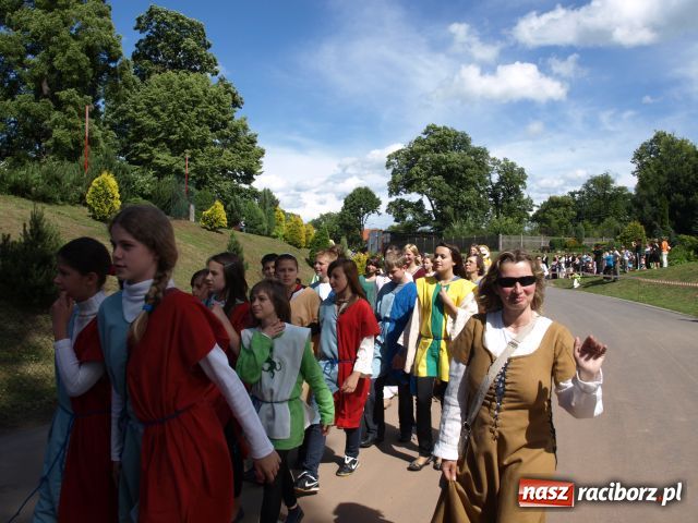 Zdjęcie w galerii na portalu naszraciborz.pl: Strasburger zagrał mnicha wiadomości z regionu
