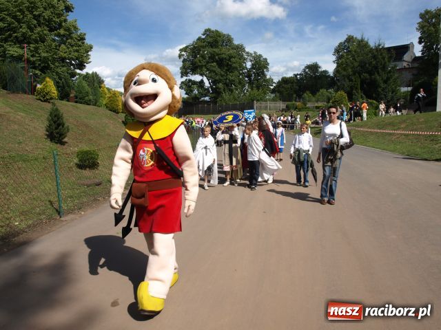 Zdjęcie w galerii na portalu naszraciborz.pl: Strasburger zagrał mnicha wiadomości z regionu