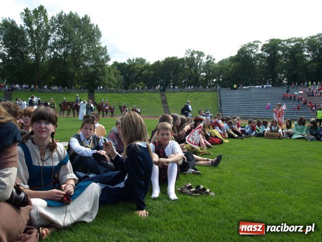 Zdjęcie w galerii na portalu naszraciborz.pl: Strasburger zagrał mnicha wiadomości z regionu