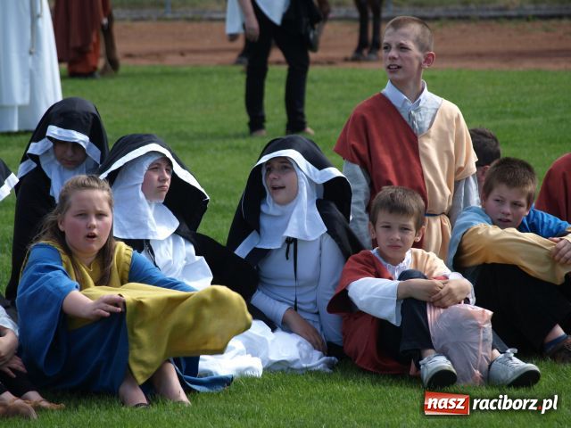 Zdjęcie w galerii na portalu naszraciborz.pl: Strasburger zagrał mnicha wiadomości z regionu