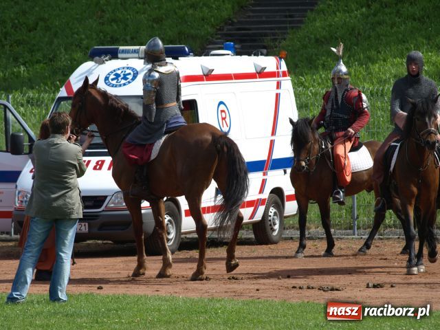 Zdjęcie w galerii na portalu naszraciborz.pl: Strasburger zagrał mnicha wiadomości z regionu