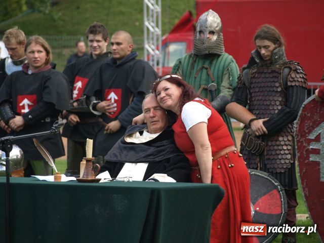 Zdjęcie w galerii na portalu naszraciborz.pl: Strasburger zagrał mnicha wiadomości z regionu