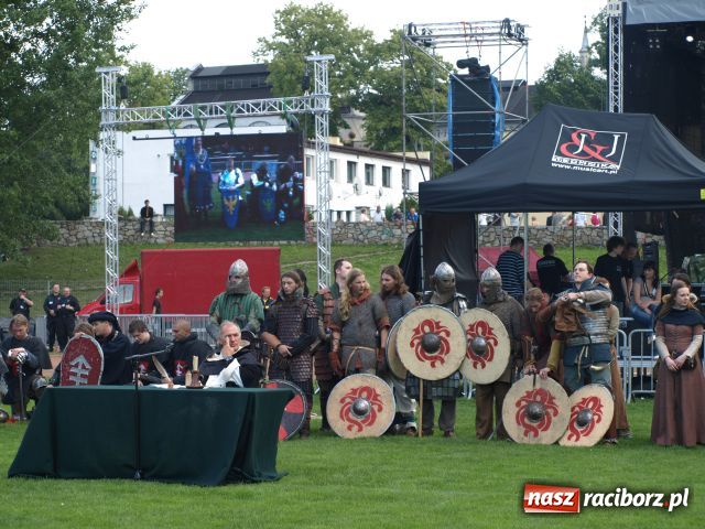 Zdjęcie w galerii na portalu naszraciborz.pl: Strasburger zagrał mnicha wiadomości z regionu