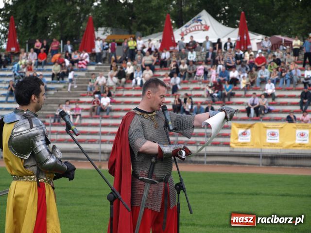 Zdjęcie w galerii na portalu naszraciborz.pl: Strasburger zagrał mnicha wiadomości z regionu