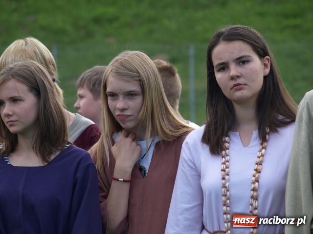 Zdjęcie w galerii na portalu naszraciborz.pl: Strasburger zagrał mnicha wiadomości z regionu