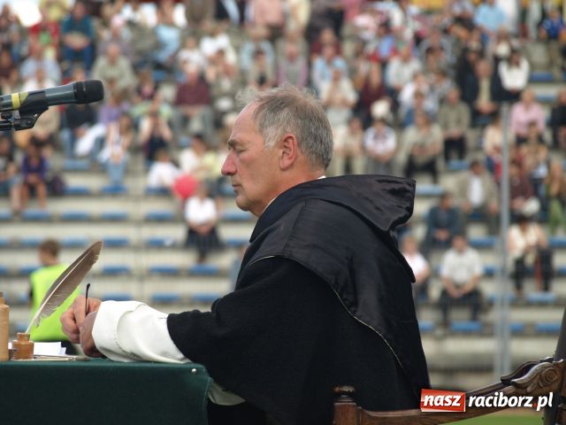 Zdjęcie w galerii na portalu naszraciborz.pl: Strasburger zagrał mnicha wiadomości z regionu