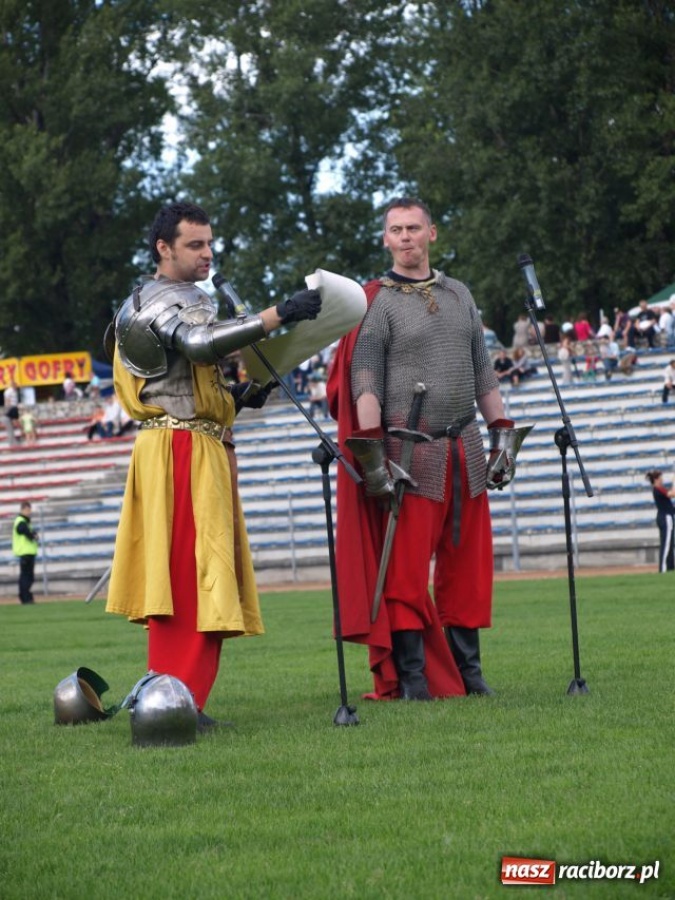 Zdjęcie w galerii na portalu naszraciborz.pl: Strasburger zagrał mnicha wiadomości z regionu