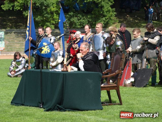 Zdjęcie w galerii na portalu naszraciborz.pl: Strasburger zagrał mnicha wiadomości z regionu