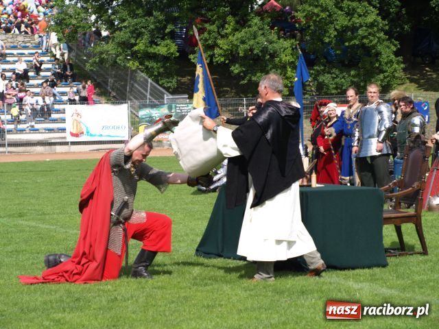 Zdjęcie w galerii na portalu naszraciborz.pl: Strasburger zagrał mnicha wiadomości z regionu