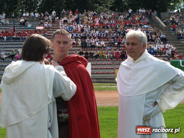 Zdjęcie w galerii na portalu naszraciborz.pl: Strasburger zagrał mnicha wiadomości z regionu