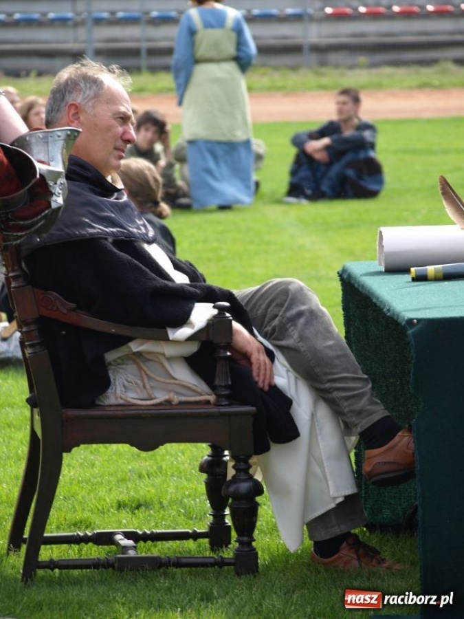 Zdjęcie w galerii na portalu naszraciborz.pl: Strasburger zagrał mnicha wiadomości z regionu