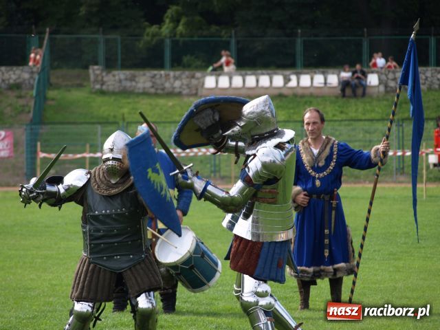 Zdjęcie w galerii na portalu naszraciborz.pl: Strasburger zagrał mnicha wiadomości z regionu