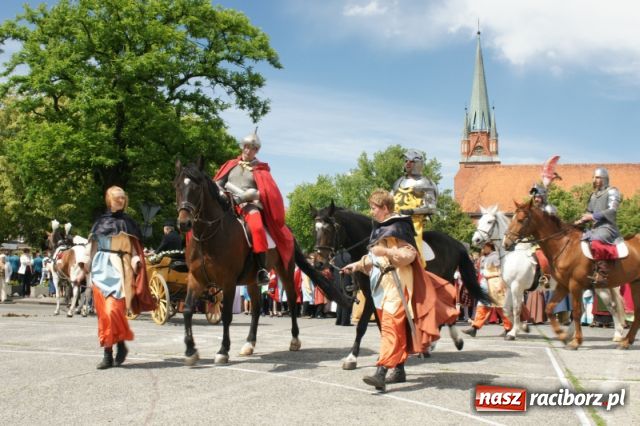 Zdjęcie w galerii na portalu naszraciborz.pl: Strasburger zagrał mnicha wiadomości z regionu