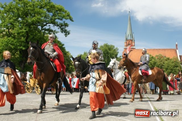 Zdjęcie w galerii na portalu naszraciborz.pl: Strasburger zagrał mnicha wiadomości z regionu