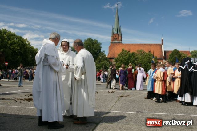 Zdjęcie w galerii na portalu naszraciborz.pl: Strasburger zagrał mnicha wiadomości z regionu