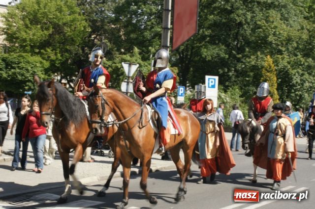 Zdjęcie w galerii na portalu naszraciborz.pl: Strasburger zagrał mnicha wiadomości z regionu