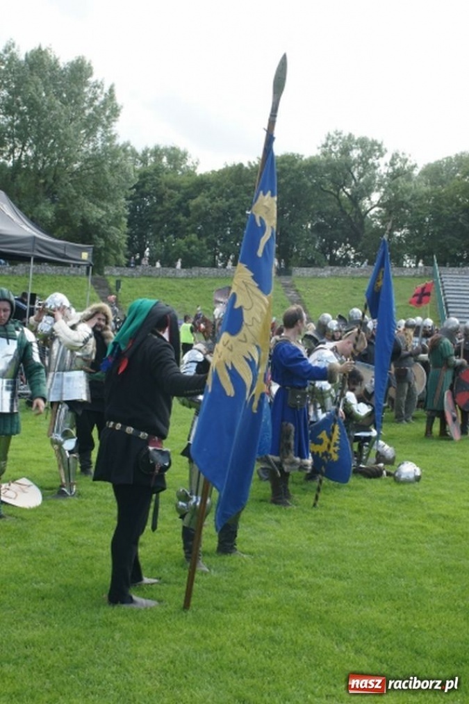 Zdjęcie w galerii na portalu naszraciborz.pl: Strasburger zagrał mnicha wiadomości z regionu