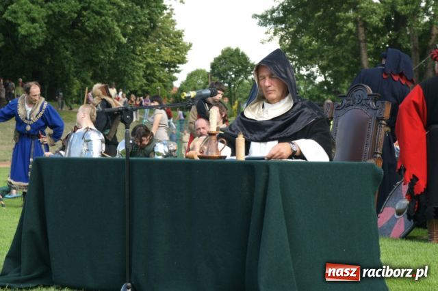 Zdjęcie w galerii na portalu naszraciborz.pl: Strasburger zagrał mnicha wiadomości z regionu