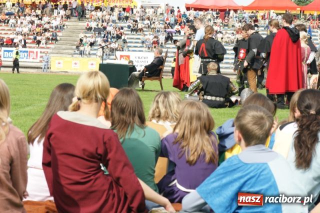 Zdjęcie w galerii na portalu naszraciborz.pl: Strasburger zagrał mnicha wiadomości z regionu