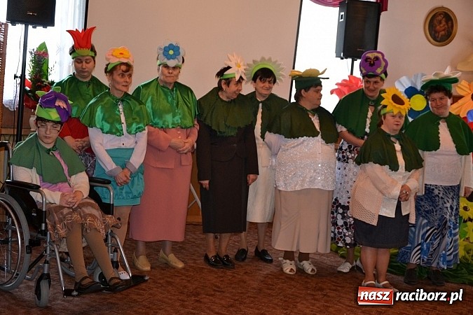 Zdjęcie w galerii na portalu naszraciborz.pl: 50-lecie Domu Pomocy Społecznej Różany Pałac wiadomości z regionu