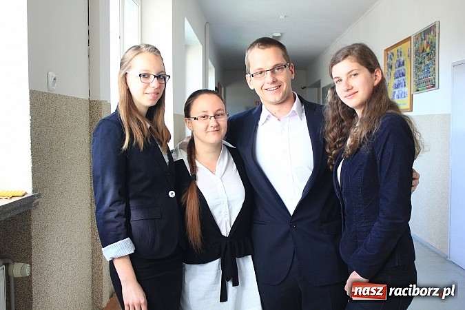 Zdjęcie w galerii na portalu naszraciborz.pl: II LO: Maturzyści piszą egzamin z matematyki wiadomości z regionu