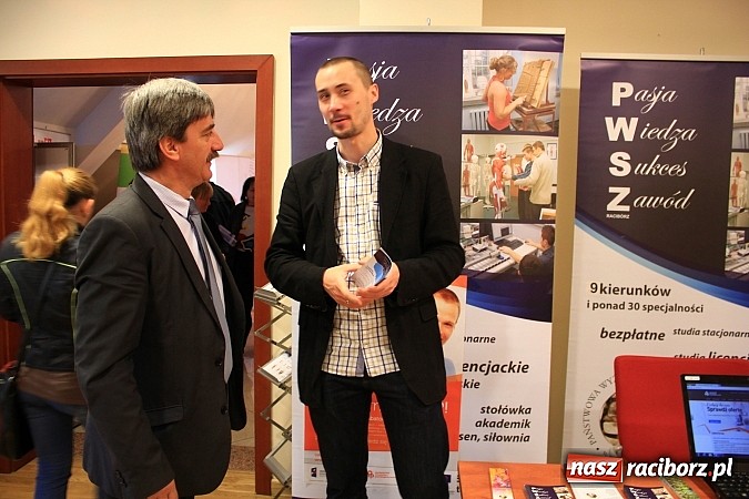 Zdjęcie w galerii na portalu naszraciborz.pl: 1000 ofert pracy na Zamku Piastowskim! Trwają Targi Pracy, Edukacji i Przedsiębiorczości wiadomości z regionu