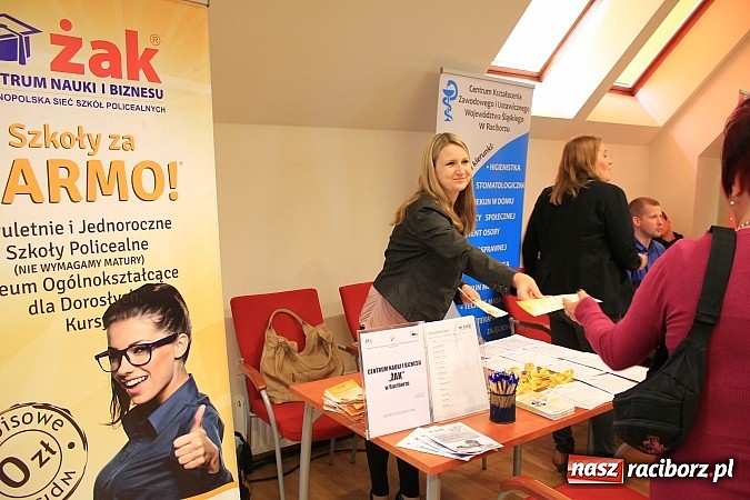 Zdjęcie w galerii na portalu naszraciborz.pl: 1000 ofert pracy na Zamku Piastowskim! Trwają Targi Pracy, Edukacji i Przedsiębiorczości wiadomości z regionu