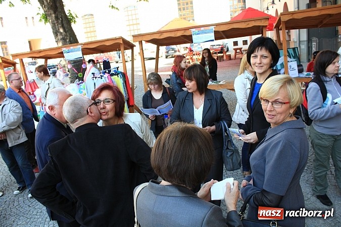 Zdjęcie w galerii na portalu naszraciborz.pl: 1000 ofert pracy na Zamku Piastowskim! Trwają Targi Pracy, Edukacji i Przedsiębiorczości wiadomości z regionu