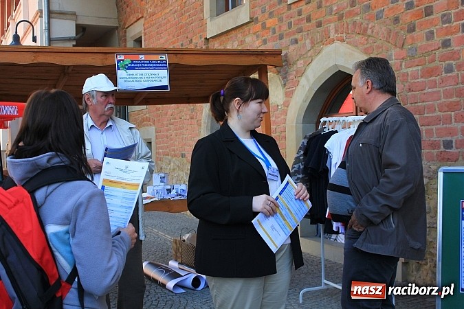 Zdjęcie w galerii na portalu naszraciborz.pl: 1000 ofert pracy na Zamku Piastowskim! Trwają Targi Pracy, Edukacji i Przedsiębiorczości wiadomości z regionu