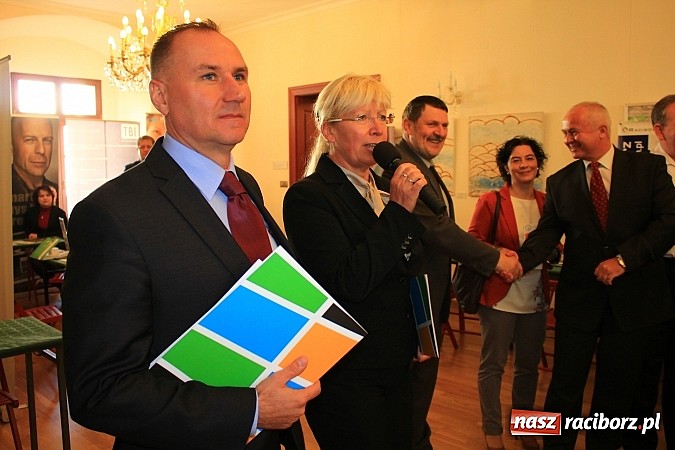 Zdjęcie w galerii na portalu naszraciborz.pl: 1000 ofert pracy na Zamku Piastowskim! Trwają Targi Pracy, Edukacji i Przedsiębiorczości wiadomości z regionu