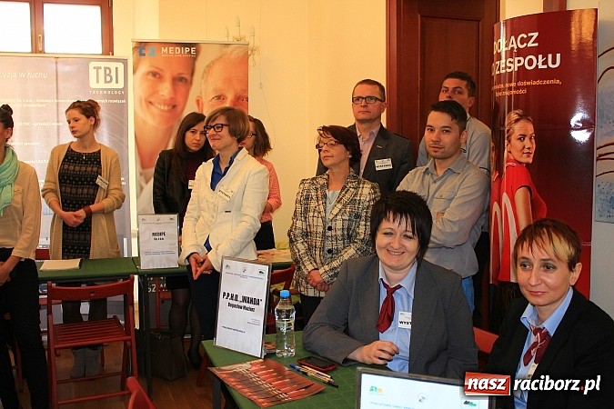 Zdjęcie w galerii na portalu naszraciborz.pl: 1000 ofert pracy na Zamku Piastowskim! Trwają Targi Pracy, Edukacji i Przedsiębiorczości wiadomości z regionu