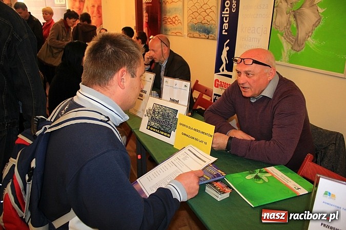 Zdjęcie w galerii na portalu naszraciborz.pl: 1000 ofert pracy na Zamku Piastowskim! Trwają Targi Pracy, Edukacji i Przedsiębiorczości wiadomości z regionu