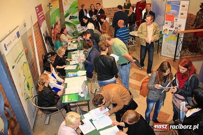 Zdjęcie w galerii na portalu naszraciborz.pl: 1000 ofert pracy na Zamku Piastowskim! Trwają Targi Pracy, Edukacji i Przedsiębiorczości wiadomości z regionu