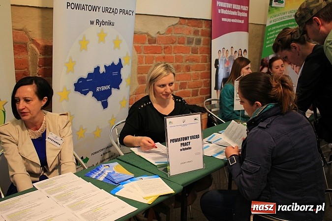 Zdjęcie w galerii na portalu naszraciborz.pl: 1000 ofert pracy na Zamku Piastowskim! Trwają Targi Pracy, Edukacji i Przedsiębiorczości wiadomości z regionu