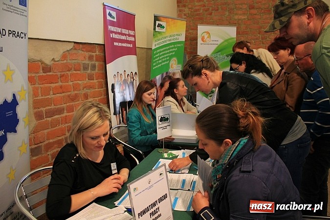 Zdjęcie w galerii na portalu naszraciborz.pl: 1000 ofert pracy na Zamku Piastowskim! Trwają Targi Pracy, Edukacji i Przedsiębiorczości wiadomości z regionu