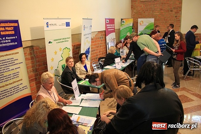 Zdjęcie w galerii na portalu naszraciborz.pl: 1000 ofert pracy na Zamku Piastowskim! Trwają Targi Pracy, Edukacji i Przedsiębiorczości wiadomości z regionu