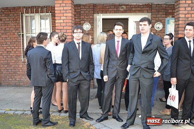 Zdjęcie w galerii na portalu naszraciborz.pl: Pełen luz na maturze z matematyki w ZSBiRR wiadomości z regionu