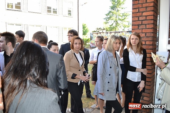 Zdjęcie w galerii na portalu naszraciborz.pl: Pełen luz na maturze z matematyki w ZSBiRR wiadomości z regionu