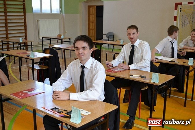 Zdjęcie w galerii na portalu naszraciborz.pl: Pełen luz na maturze z matematyki w ZSBiRR wiadomości z regionu