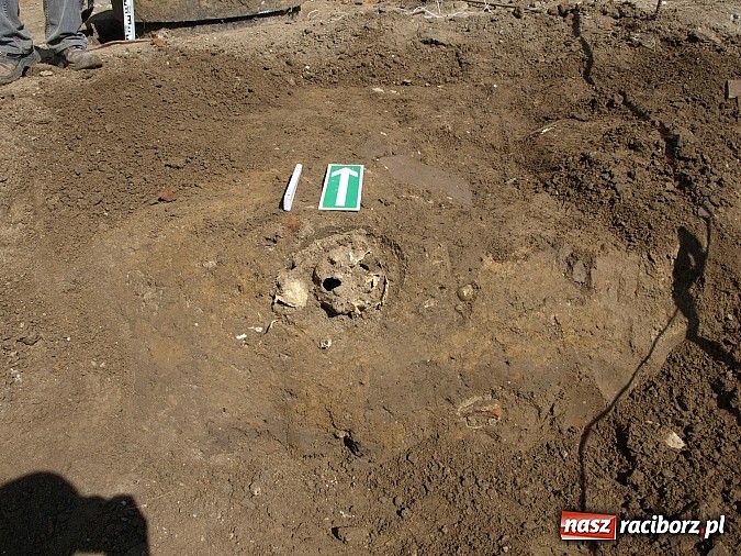 Zdjęcie w galerii na portalu naszraciborz.pl: Na terenie budowy hali sportowej w Grzegorzowicach znaleziono ludzkie szczątki wiadomości z regionu