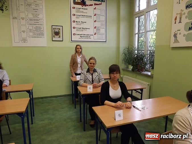 Zdjęcie w galerii na portalu naszraciborz.pl: Maturzyści z ZSE niepewni o egzamin z języka angielskiego wiadomości z regionu