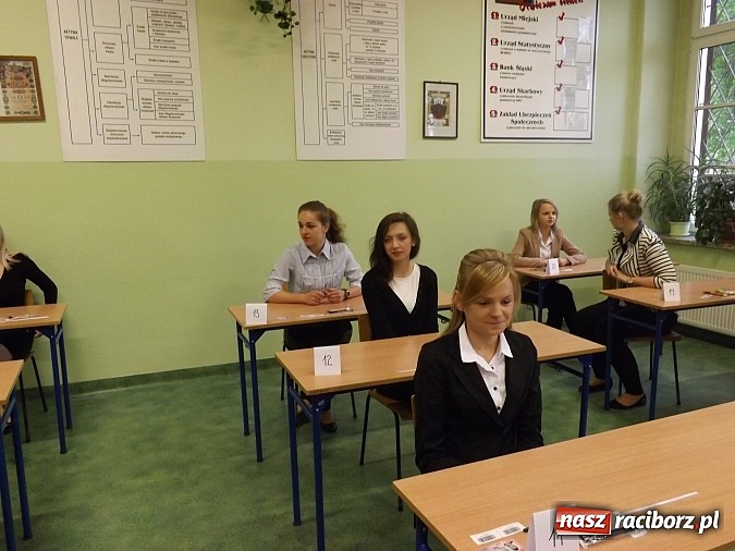 Zdjęcie w galerii na portalu naszraciborz.pl: Maturzyści z ZSE niepewni o egzamin z języka angielskiego wiadomości z regionu