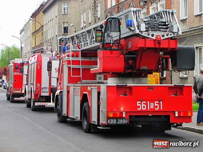 Zdjęcie w galerii na portalu naszraciborz.pl: Trzy zastępy straży pożarnej pognały na ulicę Rudzką wiadomości z regionu