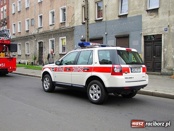 Zdjęcie w galerii na portalu naszraciborz.pl: Trzy zastępy straży pożarnej pognały na ulicę Rudzką wiadomości z regionu